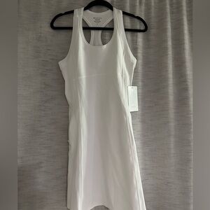 Athleta levitate dress size M. NWT.